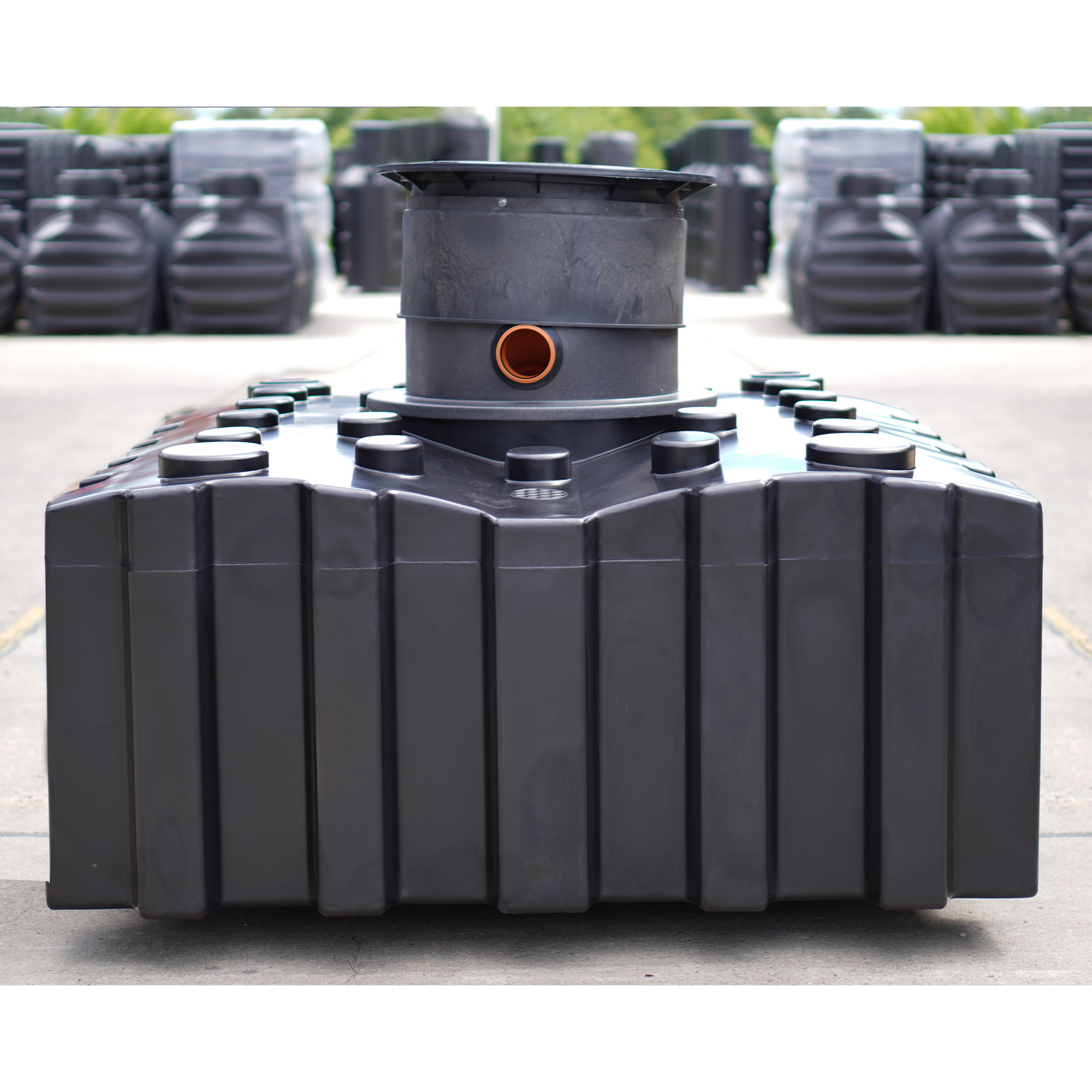 Flachtank 3000 Liter mit Dom