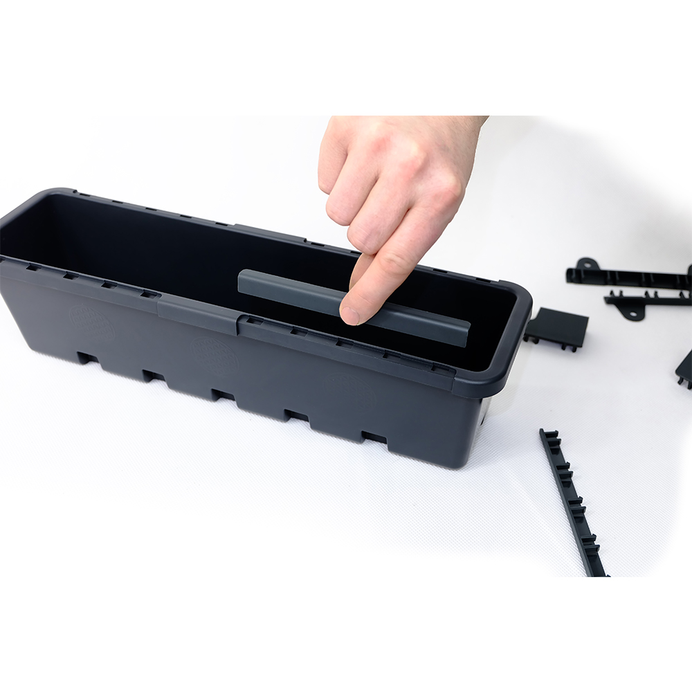 blumenkasten für kräuter auf dem balkon